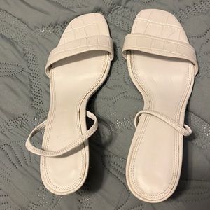 Zara Basic Collection. Minimalist white sandal.